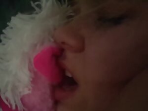 Screaming girl gets cum in her wobbly ass