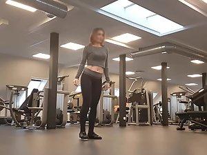 Voyeur caught fit girl dancing in the gym Picture 1