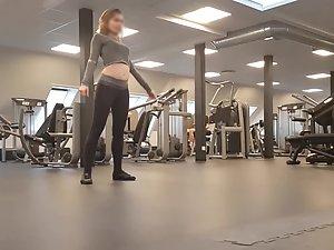 Voyeur caught fit girl dancing in the gym Picture 3