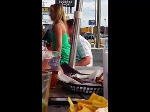 Couple trying to fuck in middle of restaurant Picture 1