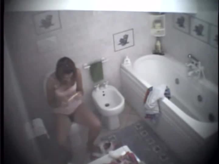 Shaved Indian Voyeur - Spying a girl shave pussy on the bidet - Voyeur Videos