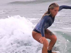 Super sexy surfer girl rides the waves on her board Picture 1