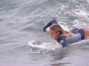 Super sexy surfer girl rides the waves on her board Picture 6