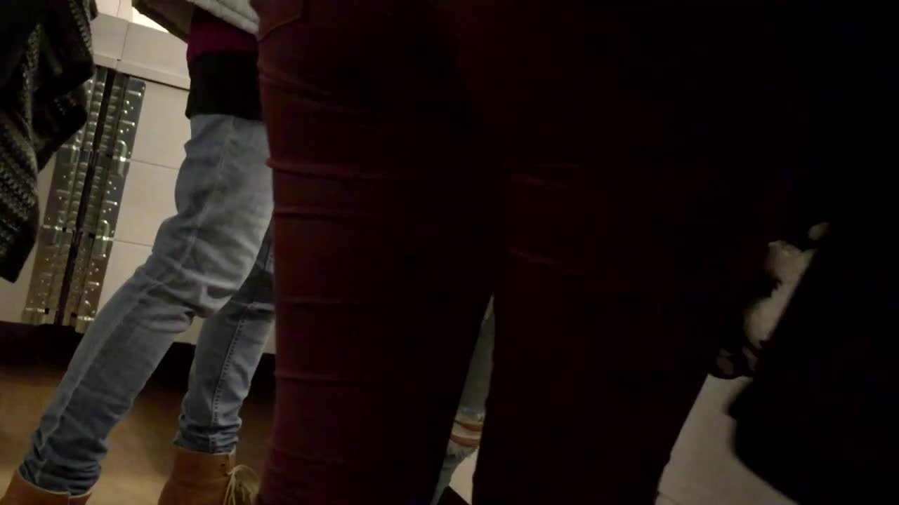 Torn Jeans Give Teen Girl Wedgie And Hint Of Cameltoe Voyeur Videos