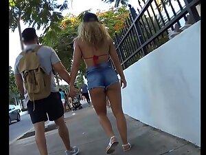 Strong blonde walks like a sexy terminator Picture 2