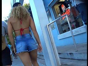 Strong blonde walks like a sexy terminator Picture 6