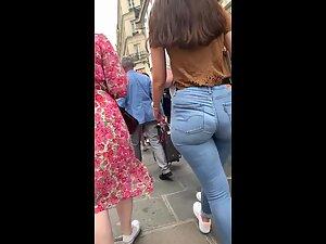 Thong is visible on soft phat ass in jeans Picture 2