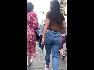 Thong is visible on soft phat ass in jeans Picture 3