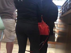 Hot blonde in all black outfit waits for her coffee Picture 1