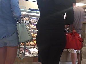 Hot blonde in all black outfit waits for her coffee Picture 4