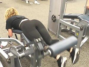 Pussy stretching workout caught by gym voyeur Picture 6