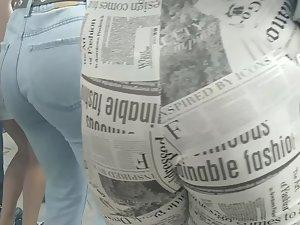 Reading the newspaper on hot ass Picture 6