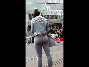 Meaty ass looks powerful in leggings Picture 3