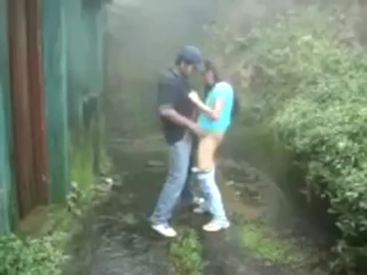 Irajwap Rain Coulle - Daring couple fucking in the rain - Voyeur Videos