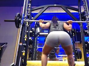 Secretly filming big butt during squats in gym Picture 5