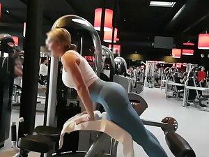 Spying on muscular girl exercising in the gym Picture 6