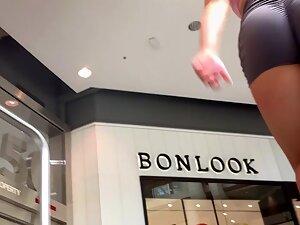 Thick kind of fitness girl caught at the mall Picture 6