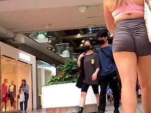 Thick kind of fitness girl caught at the mall Picture 8