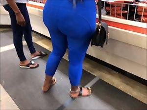 Massive juicy black ass in blue leggings Picture 8