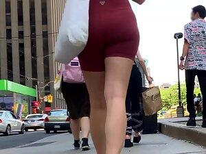 Curvy girl in a matching fitness outfit on the street Picture 1