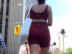 Curvy girl in a matching fitness outfit on the street Picture 3