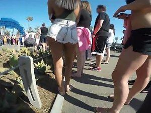 Small shorts on big ass make the voyeur drool Picture 3