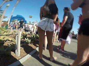 Small shorts on big ass make the voyeur drool Picture 7