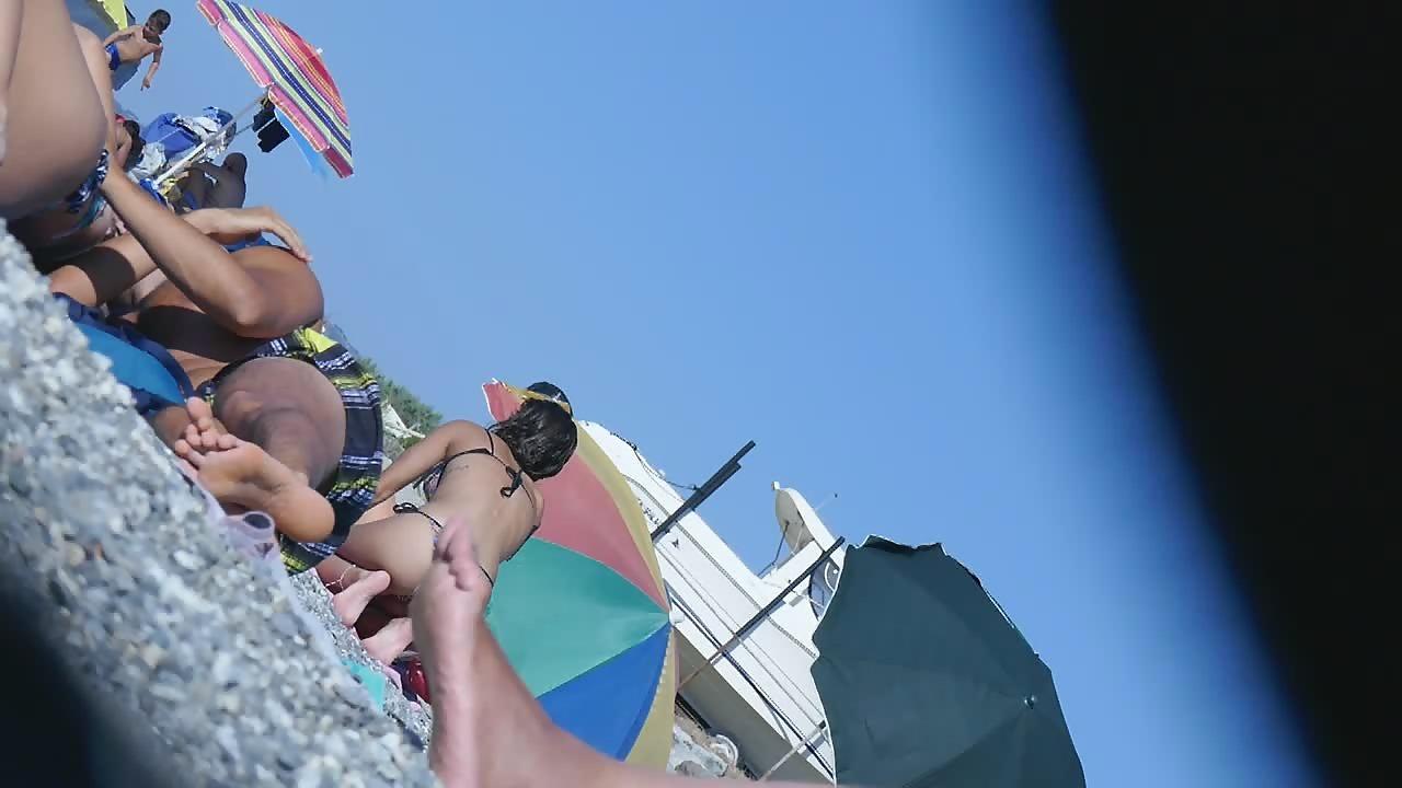 Spying a hot girl in beach crowd