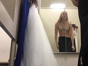 300px x 225px - Spying on gorgeous young blonde in dressing room - Voyeur Videos