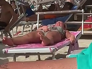 Horny girl rubs pussy in middle of the beach