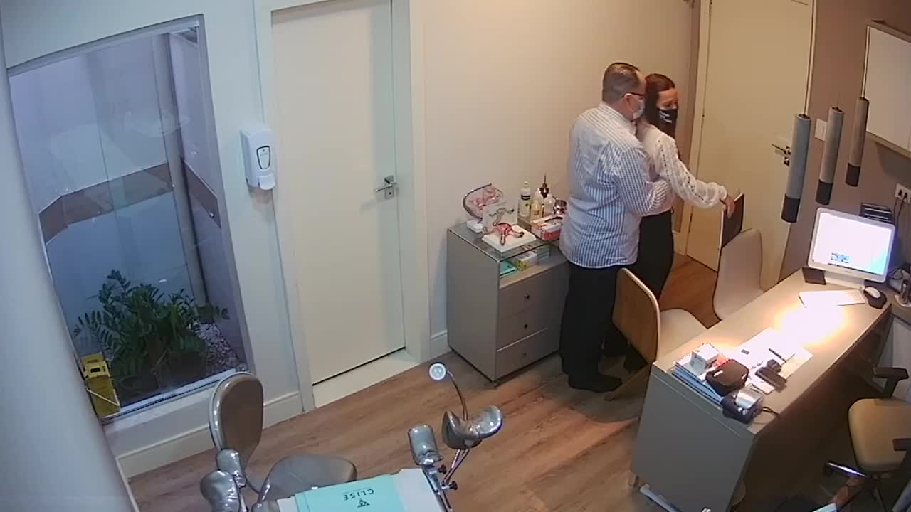 Boss gets a blowjob and gets caught on hidden cam - Voyeur Videos