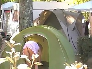 Voyeur Camp - Bare pussy under a camping girl's skirt - Voyeur Videos