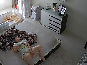 Hidden cam caught housewife slowly masturbating in bedroom Picture 6