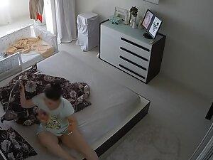 Hidden cam caught housewife slowly masturbating in bedroom Picture 7