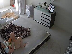 Hidden cam caught housewife slowly masturbating in bedroom Picture 8