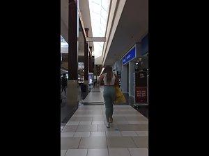 Fuckable powerlifter girl spotted in shopping mall Picture 3