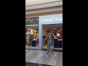 Fuckable powerlifter girl spotted in shopping mall Picture 6