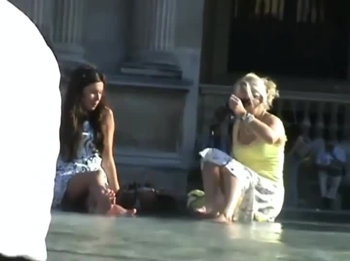 Voyeur Upskirt Public Fountain - Upskirt of a girl by the fountain - Voyeur Videos