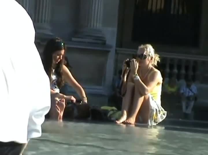 Voyeur Upskirt Public Fountain - Upskirt of a girl by the fountain - Voyeur Videos