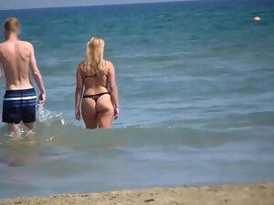 Incredible curves of a thick blonde on the beach Picture 3