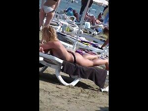 Incredible curves of a thick blonde on the beach Picture 8