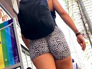 Badass girl got a hot ass in sexy shorts Picture 7