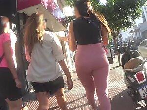 Soft big ass is squeezed in pink leggings Picture 3